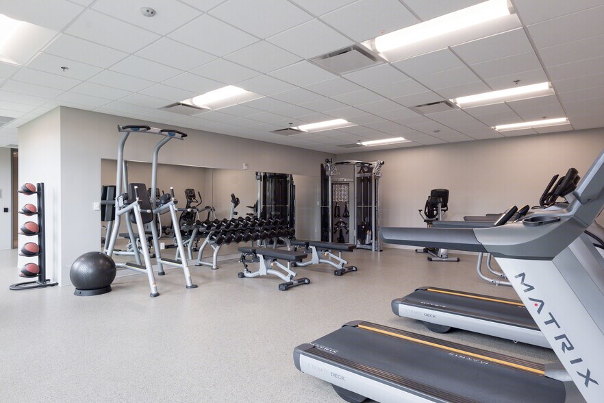 More Photos Of 10100 W Innovation Dr, Wauwatosa Office For Lease