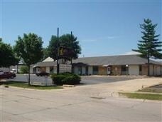 More Photos Of 1531 47th Ave, Moline Office For Lease
