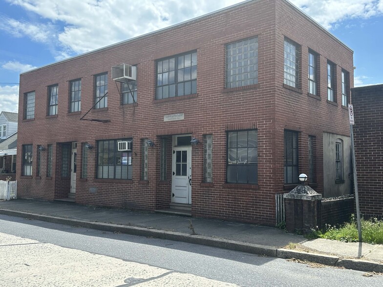 Primary Photo Of 324-326 Washington St, Walnutport Loft Creative Space For Sale