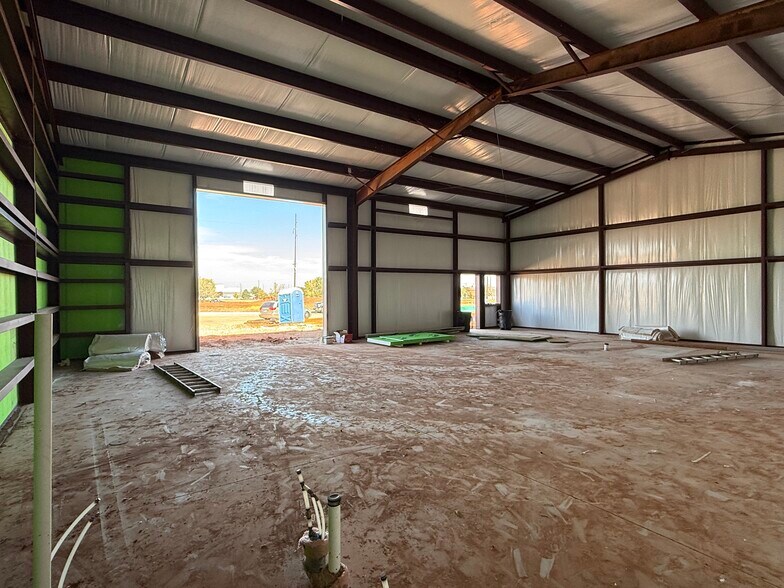 More Photos Of 7716 NW 81st Cir, Oklahoma City Warehouse For Sale