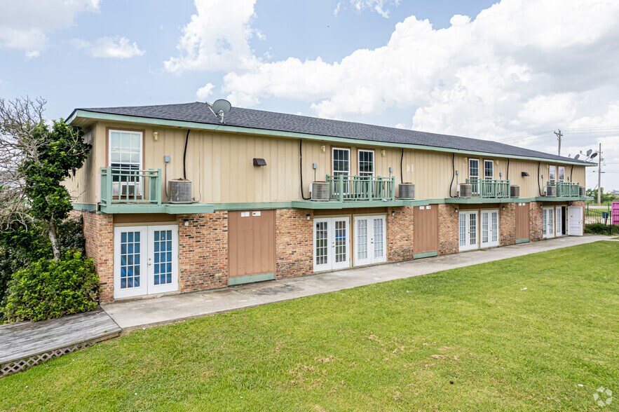 More Photos Of 4848 Pontchartrain Dr, Slidell Apartments For Sale