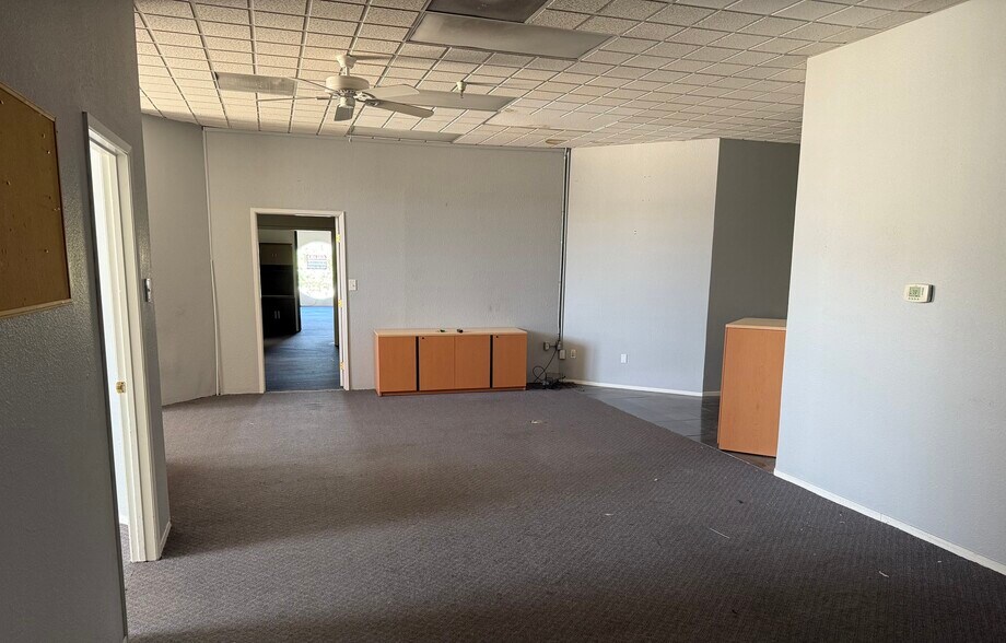 More Photos Of 1420 W Kettleman Ln, Lodi Unknown For Lease