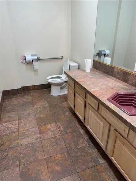 More Photos Of 10431 Perry Hwy, Wexford Office For Sale