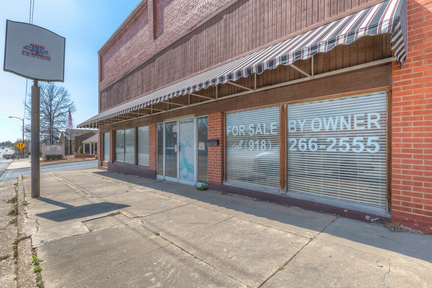 More Photos Of 204 S Broadway, Coweta Office For Sale