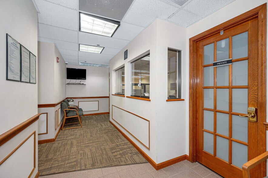 More Photos Of 4 Courthouse Ln, Chelmsford Medical For Sale