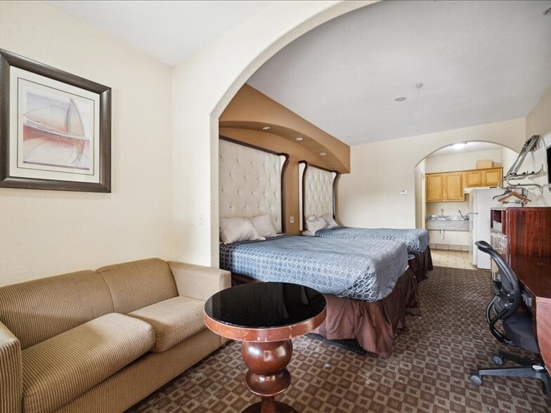 Primary Photo Of 15830 E Freeway Service Rd, Channelview Hotel For Sale