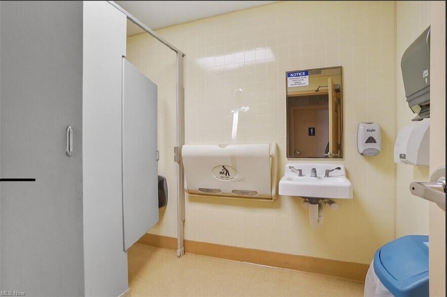 More Photos Of 7800 Cleveland Ave NW, North Canton Drugstore For Sale