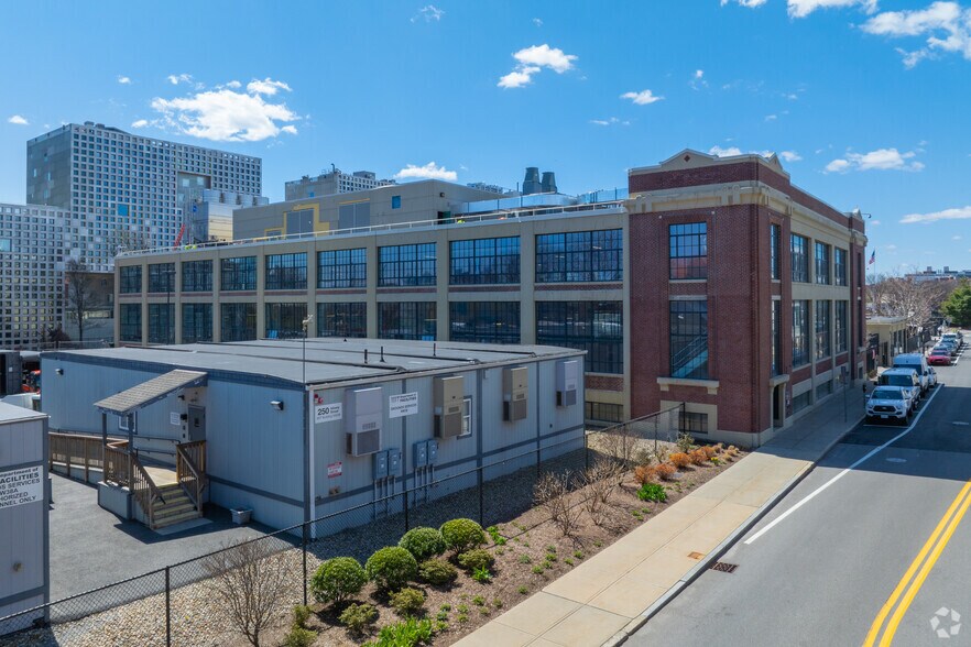 More Photos Of 270 Albany St, Cambridge Research And Development For Lease