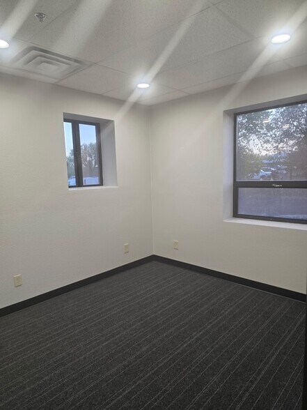 More Photos Of 418 8th St SE, Loveland Warehouse For Sale