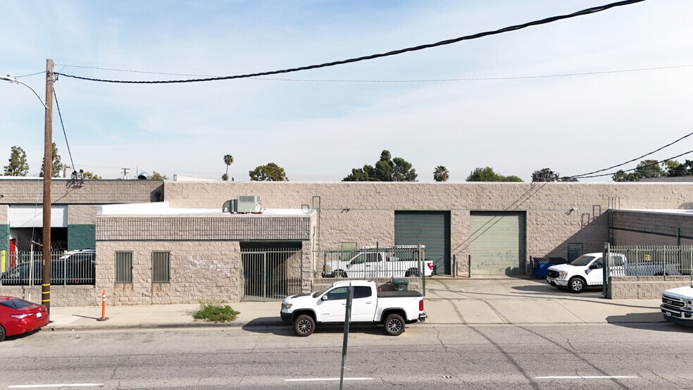 More Photos Of 12900-12908 S Main St, Los Angeles Warehouse For Lease