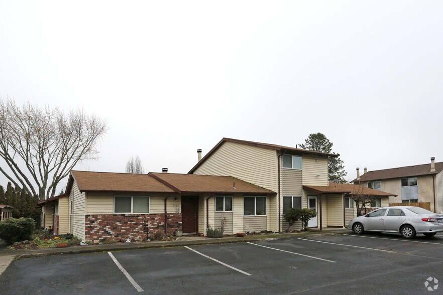 More Photos Of 2341 SE 152nd Ave, Portland Apartments For Sale