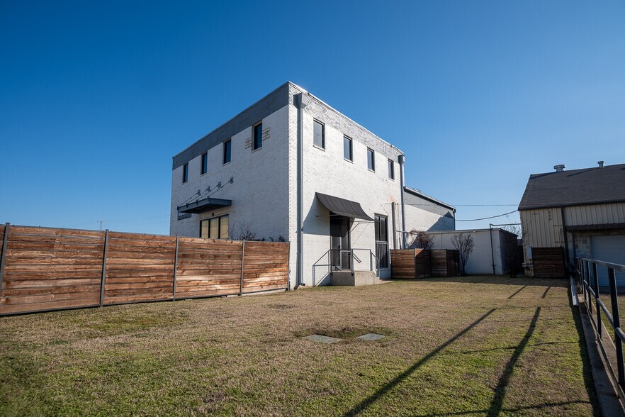 More Photos Of 5501 Thelin St, Fort Worth Warehouse For Lease