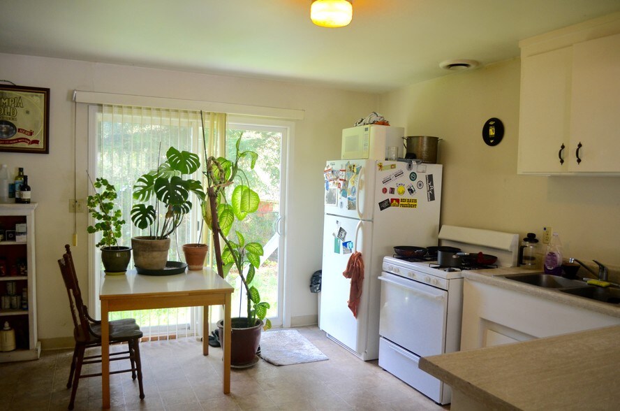 More Photos Of 5800 Valley Dr, Felton Apartments For Sale