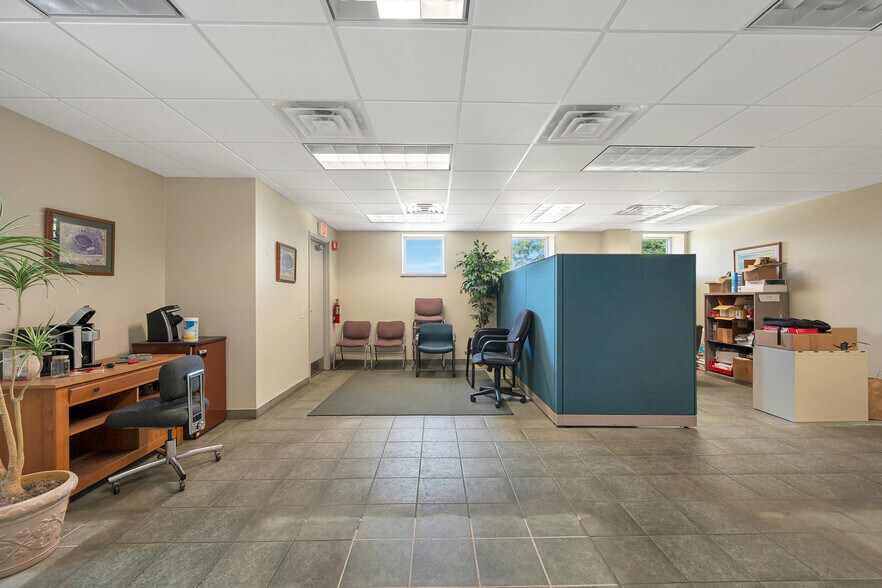 More Photos Of 1725 Suburban Dr, De Pere Manufacturing For Sale