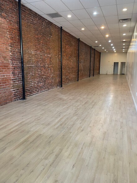 More Photos Of 2234-2236 Honolulu Ave, Montrose Storefront For Lease