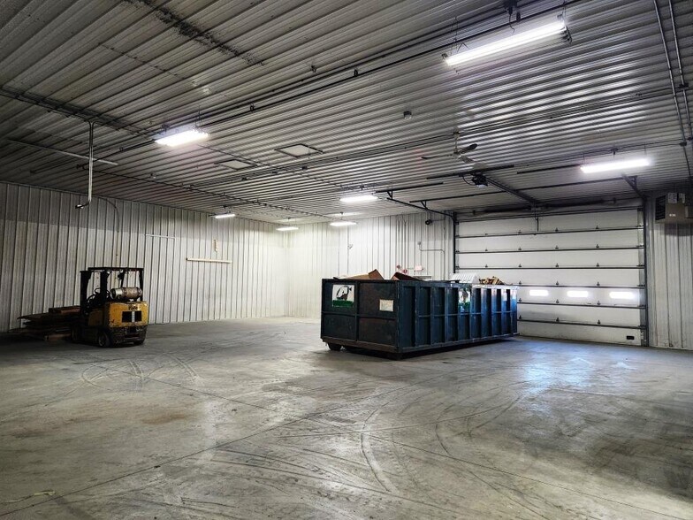More Photos Of 8635 Hollander Dr, Franksville Manufacturing For Lease