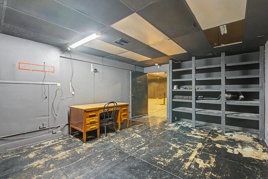More Photos Of 1253 E 4th St, Long Beach Bar For Sale