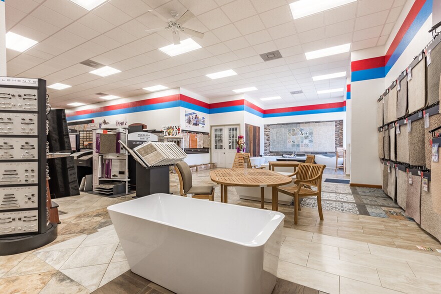 More Photos Of 21019 Spring Towne Dr, Spring Showroom For Lease