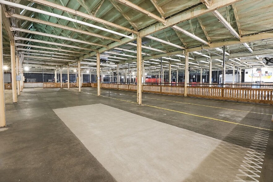 More Photos Of 3901 Christopher St, Hamtramck Manufacturing For Lease