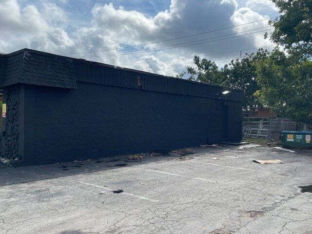 More Photos Of 6310 Pembroke Rd, Miramar Freestanding For Sale