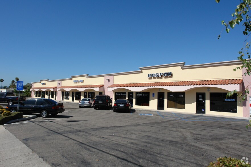 More Photos Of 8841-8863 Canoga Ave, Canoga Park Distribution For Lease