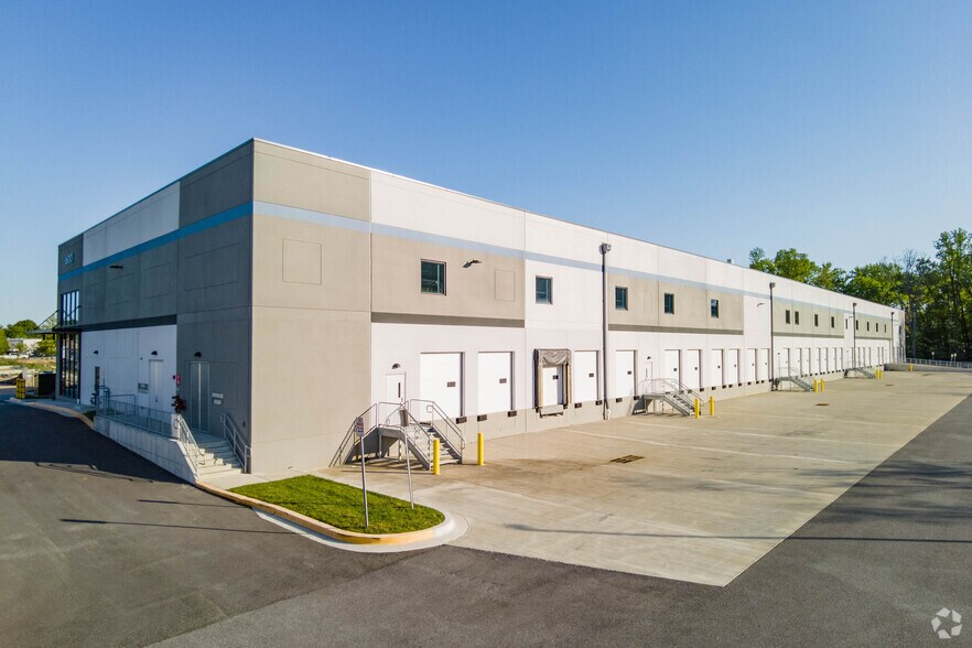 More Photos Of 6001 Fallard Dr, Upper Marlboro Warehouse For Lease