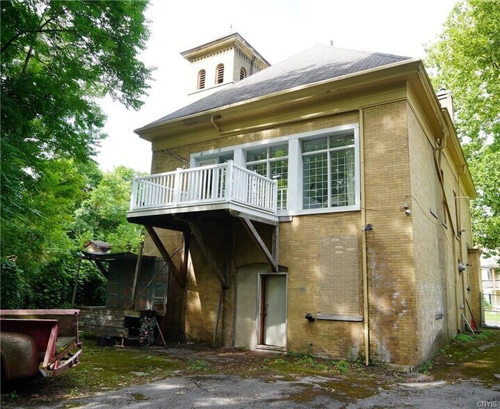 More Photos Of 610 Oak St, Syracuse General Retail For Sale