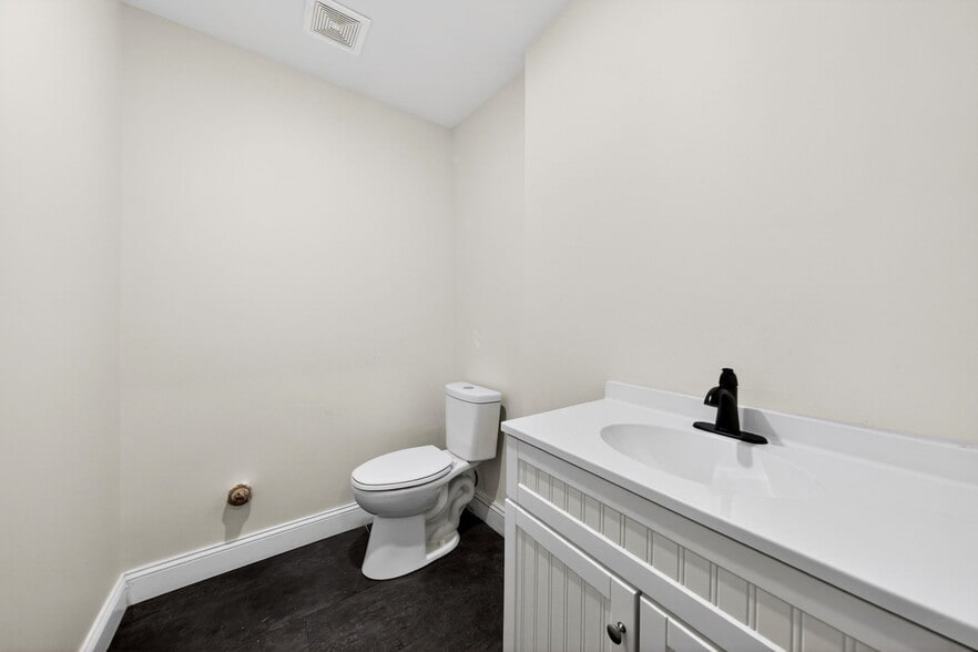 More Photos Of 4687 Heidelberg Ave, Saint Louis Convenience Store For Sale