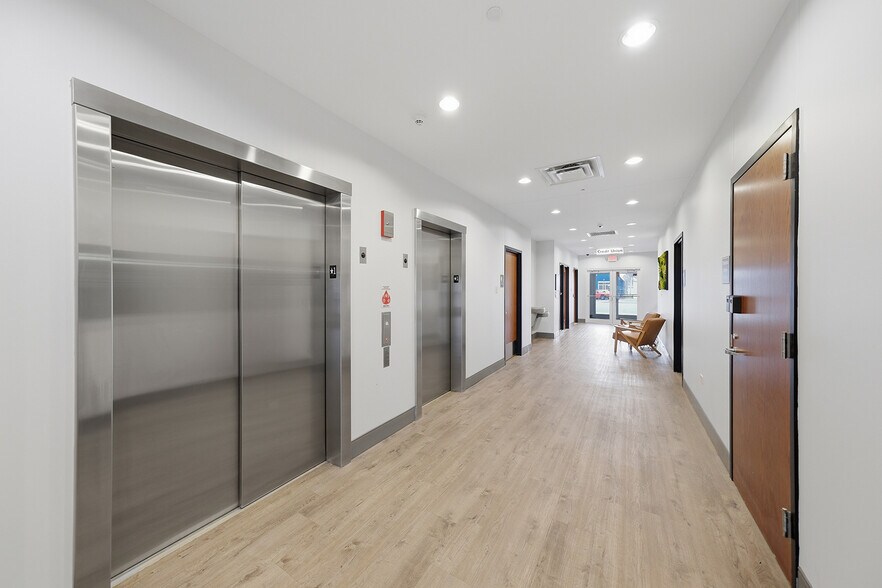 More Photos Of 8930 Waukegan Rd, Morton Grove Office For Lease