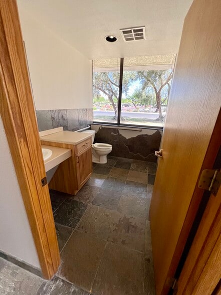 More Photos Of 2525 W Beryl Ave, Phoenix Office For Lease