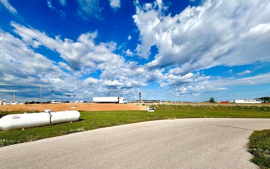 More Photos Of 306 E Chestnut St, Strafford Freestanding For Sale