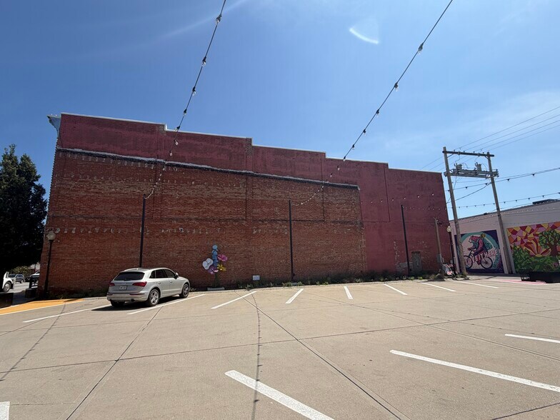 More Photos Of 1705 Washington St, Blair Storefront Retail Office For Sale