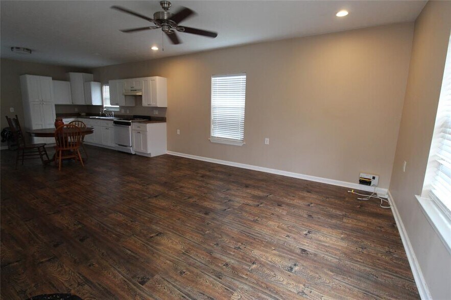 More Photos Of 308 James St, Houston Specialty For Sale