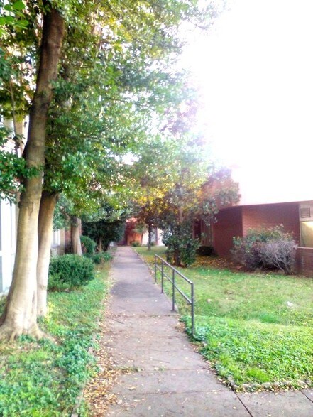 More Photos Of 1441 E Brooks Rd, Memphis Hotel For Sale