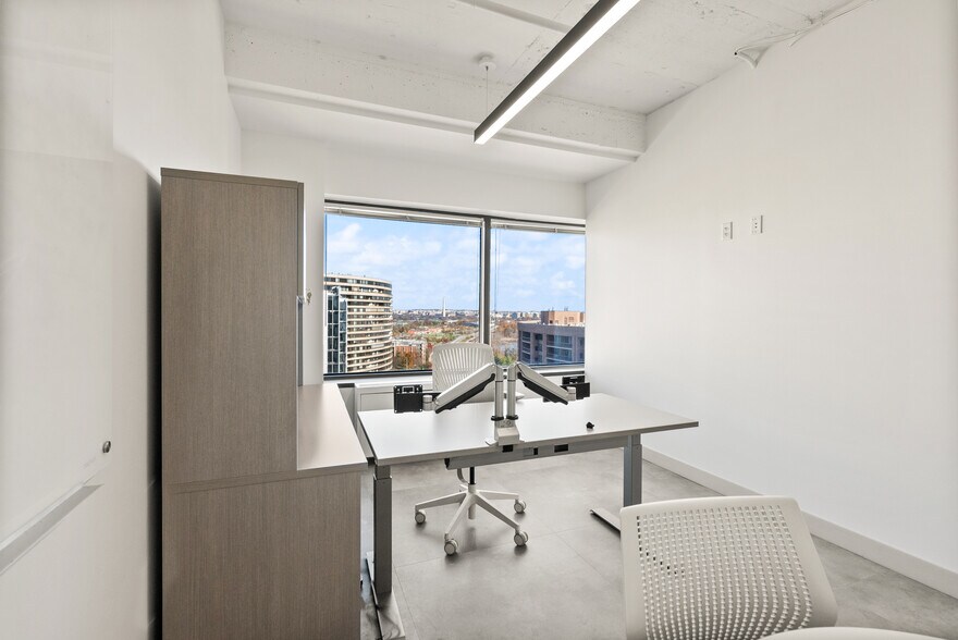 More Photos Of 1550 Crystal Dr, Arlington Office For Lease