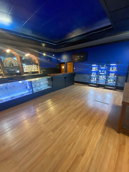 More Photos Of 50 N 4th St, Columbia Storefront Retail Residential For Lease