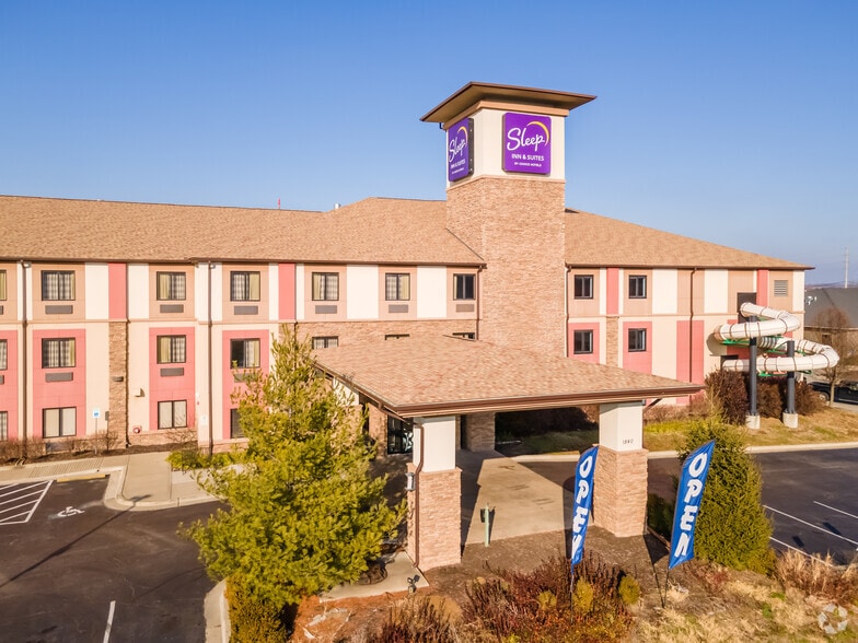 More Photos Of 1840 N Church Rd, Liberty Hotel For Sale