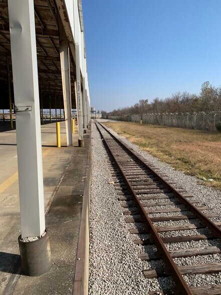 More Photos Of 1523 Midfield Industrial Blvd, Birmingham Distribution For Lease