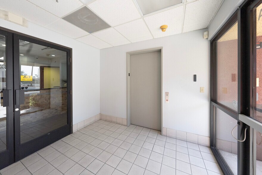 More Photos Of 5430 W Sahara Ave, Las Vegas Office For Lease