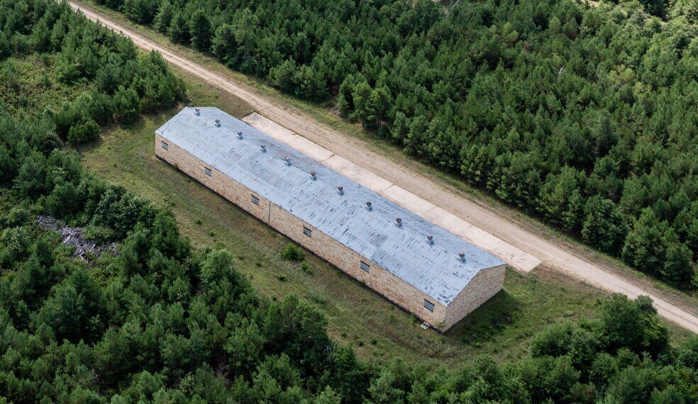 More Photos Of 10 Beech St, Hooks Unknown For Lease