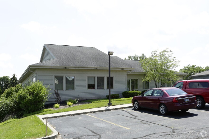 More Photos Of 600 3 Mile Rd, Grand Rapids Office For Lease