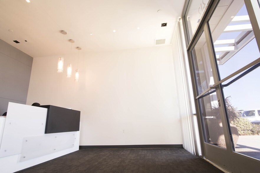 More Photos Of 212 Avenida Fabricante, San Clemente Warehouse For Lease