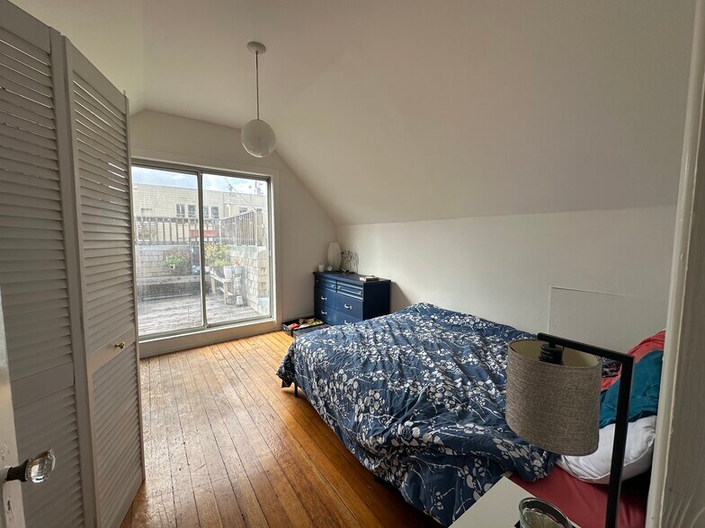 More Photos Of 1821-1823 Oak St, San Francisco Apartments For Sale