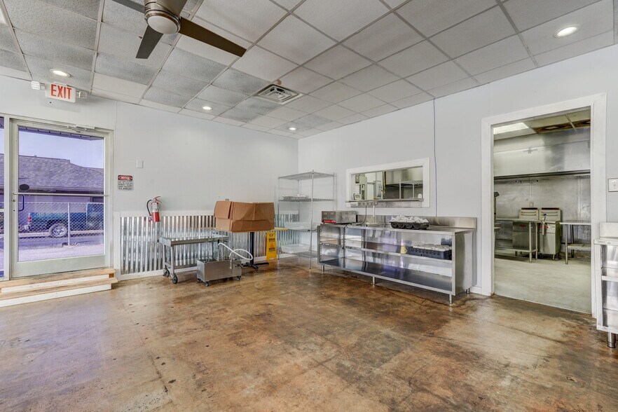 More Photos Of 247 W Kings Hwy, Eden Storefront Retail Office For Sale