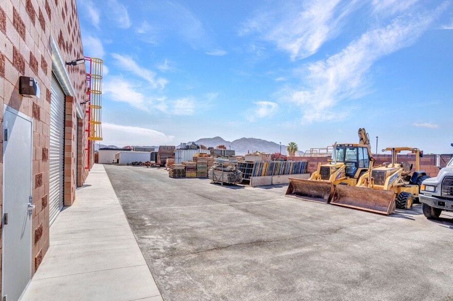 More Photos Of 5041 Cheyenne ave, Las Vegas Warehouse For Lease