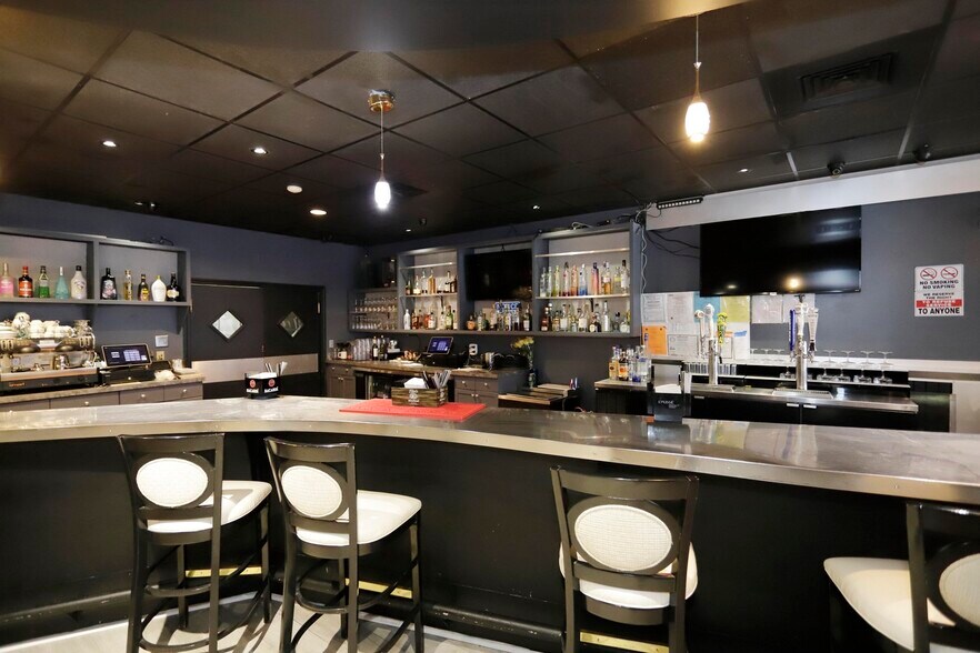 More Photos Of 1606-1610 Acushnet Ave, New Bedford Restaurant For Sale
