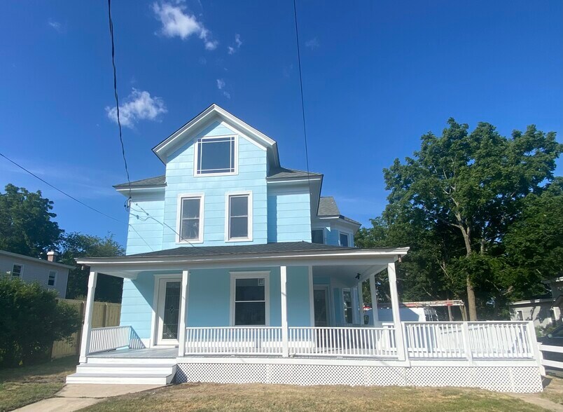 More Photos Of 434 Griffing Ave, Riverhead Medical For Sale