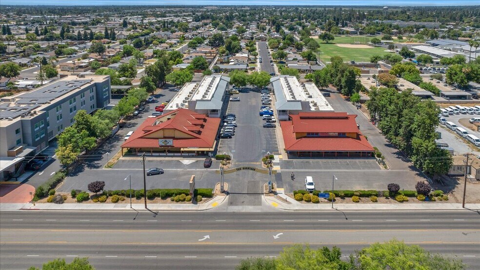More Photos Of 1458-1468 Clovis Ave, Clovis Freestanding For Lease