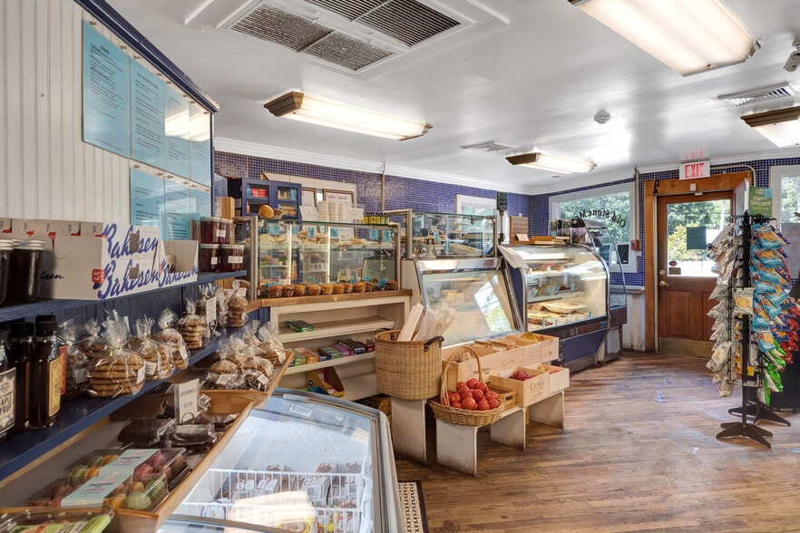 More Photos Of 472 Old Stone Hwy, East Hampton Storefront Retail Residential For Sale