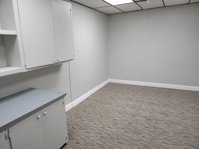 More Photos Of 1258 Yarn Mill Rd, Shelby Manufacturing For Lease